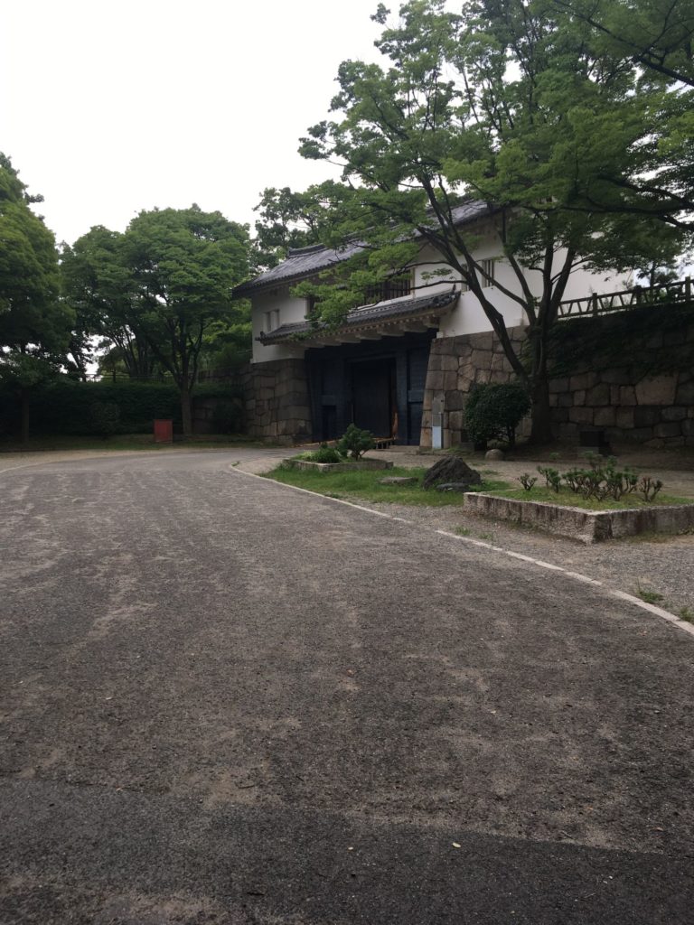 大阪城公園内の門